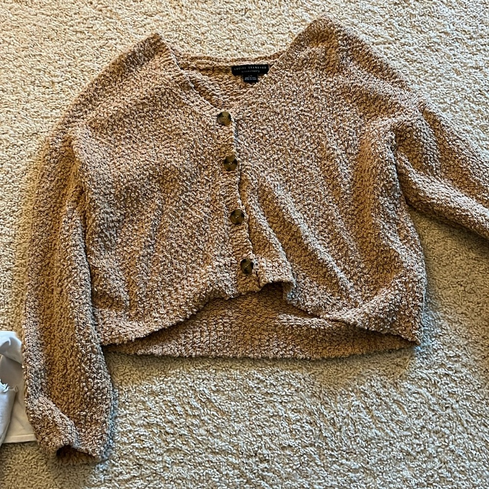 Brown sweater, large, fits perfect but I have alot of brown sweaters already